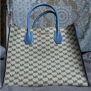 Michael Kors Handbag / Purse with removable and adjustable shoulder strap